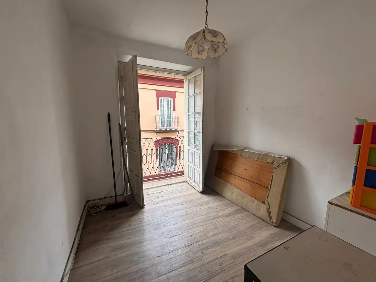 Bedroom of Buildings for sale in Sevilla
