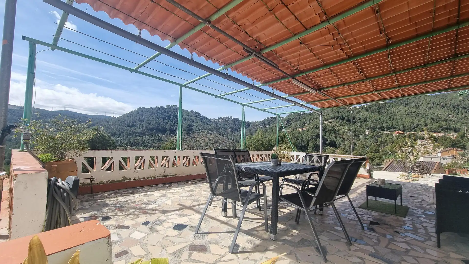 Terrassa de Casa o xalet en venda en Vallirana amb Terrassa i Piscina