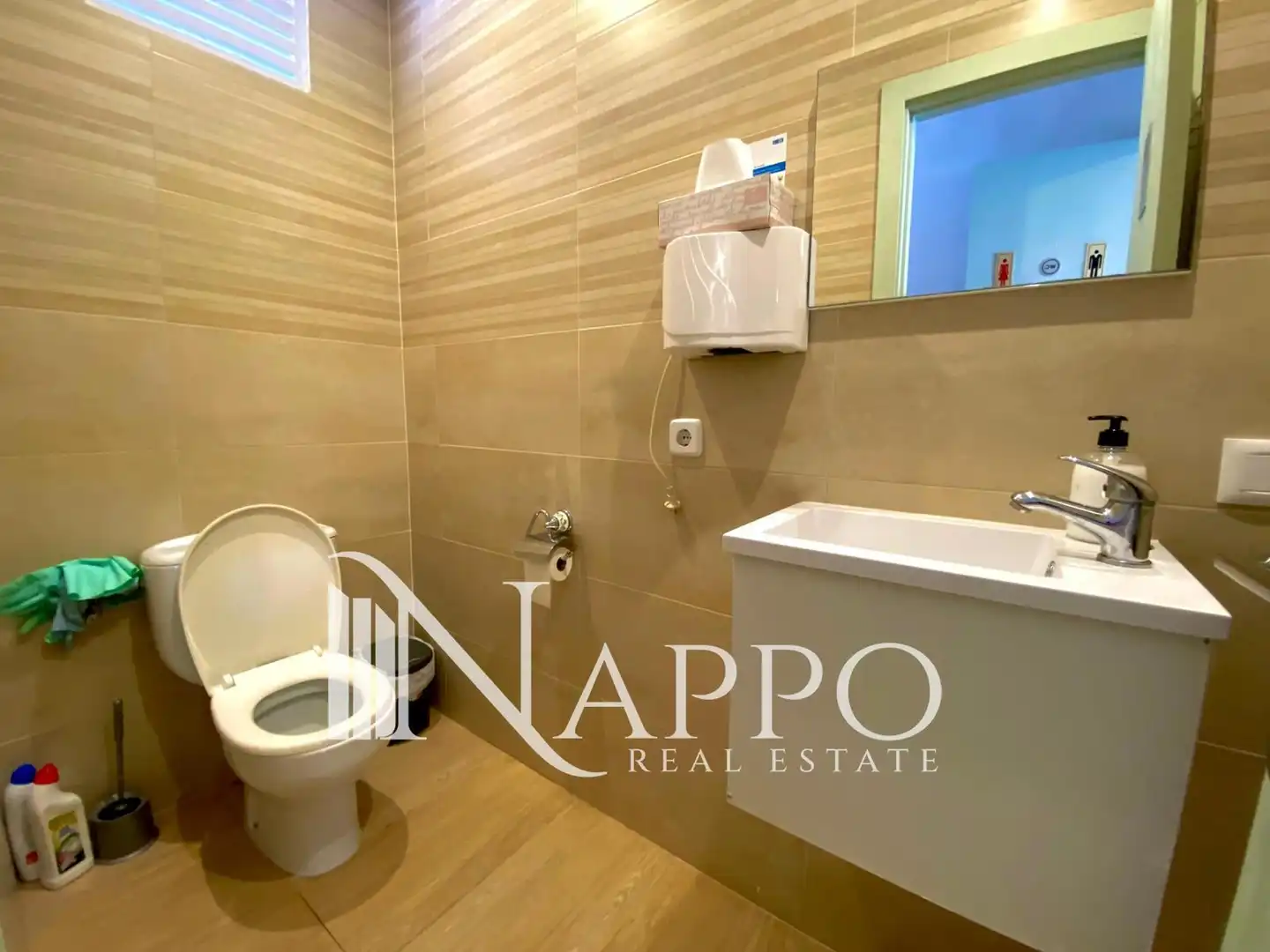 Baño de Local de alquiler en Calvià con Aire acondicionado, Terraza y Internet