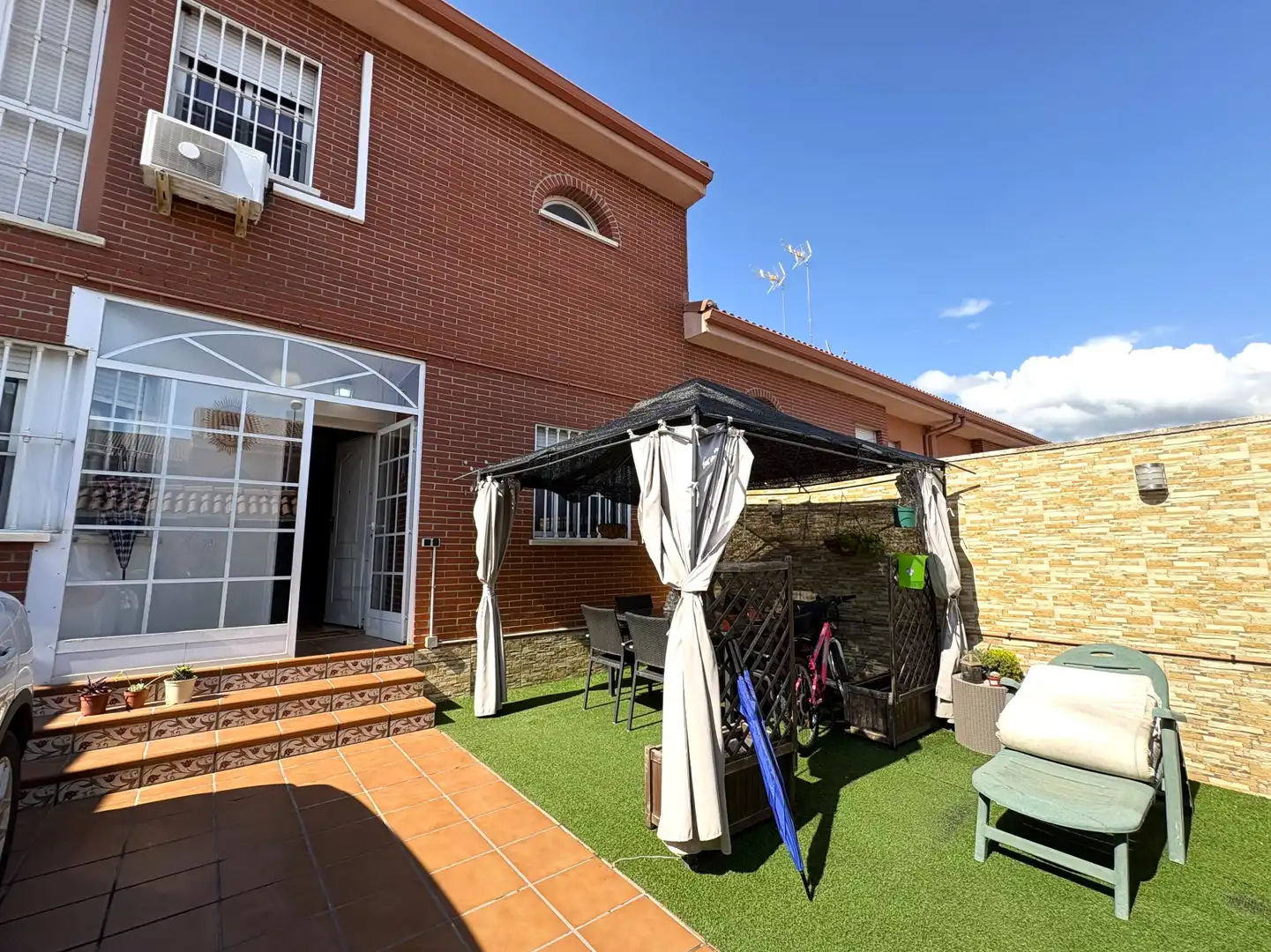 Terrassa de Casa o xalet en venda en Loeches amb Aire condicionat, Calefacció i Parquet