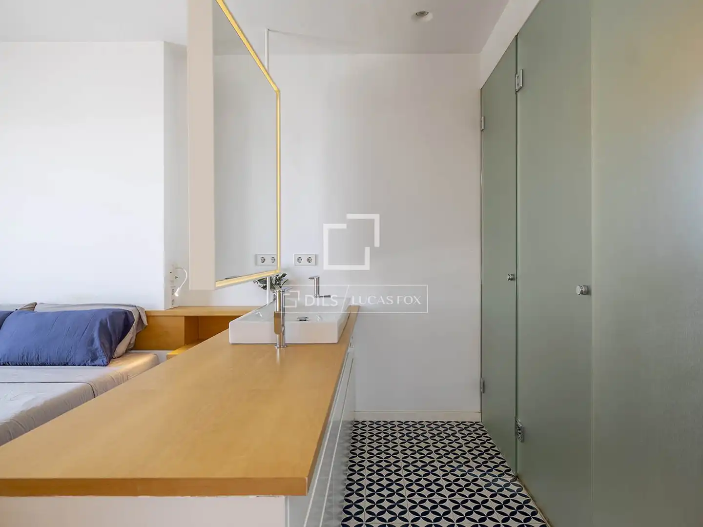 Badezimmer von Dachboden zur Miete in Barcelona mit Klimaanlage, Terrasse und Möbliert