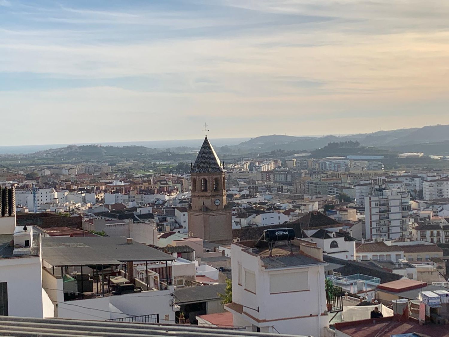 Vista exterior de Edifici en venda en Vélez-Málaga