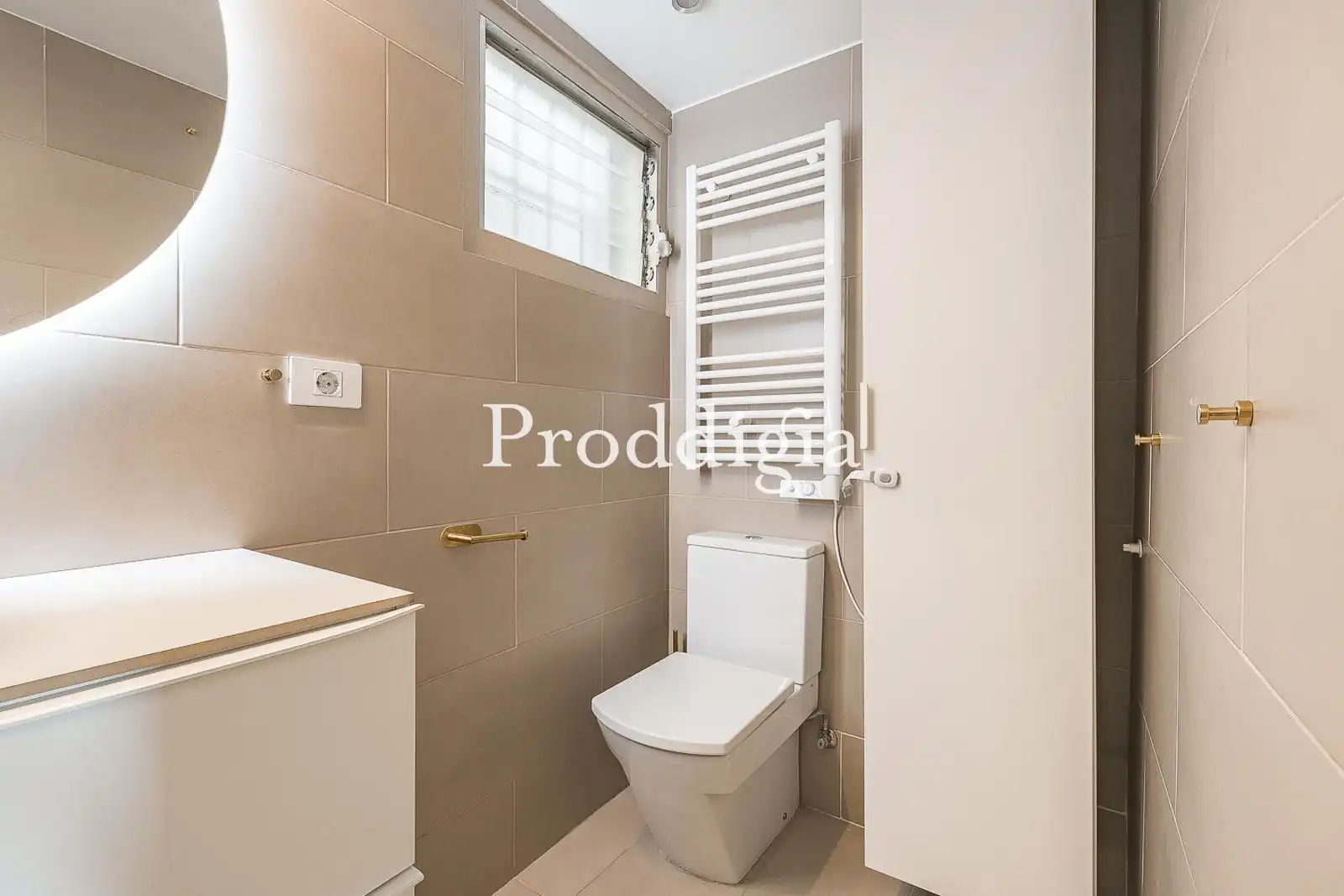 Bathroom of Attic for sale in Barcelona  with Air Conditioner, Heating and Terrace