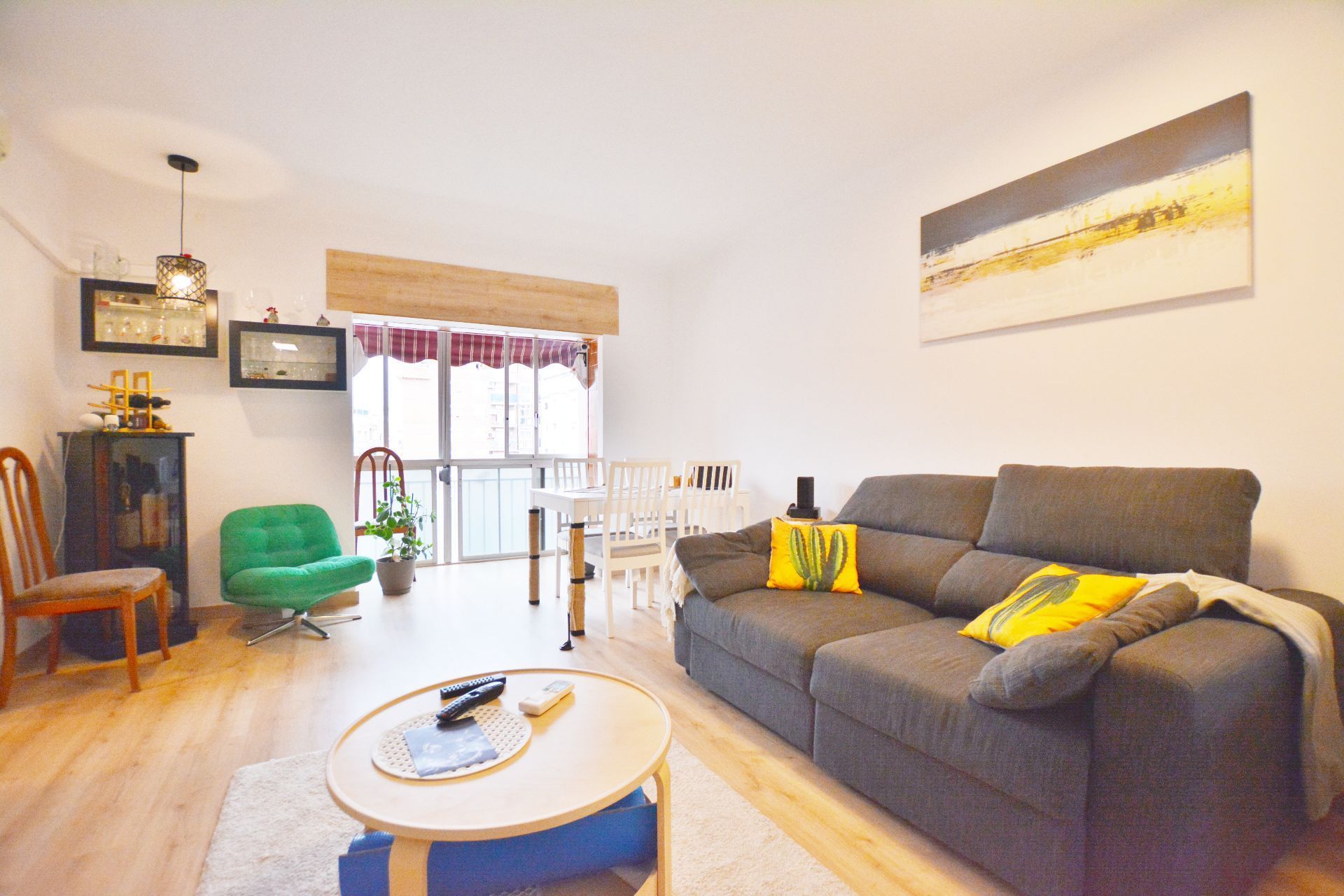 Sala de estar de Piso en venta en Santa Coloma de Gramenet con Aire acondicionado, Calefacción y Terraza