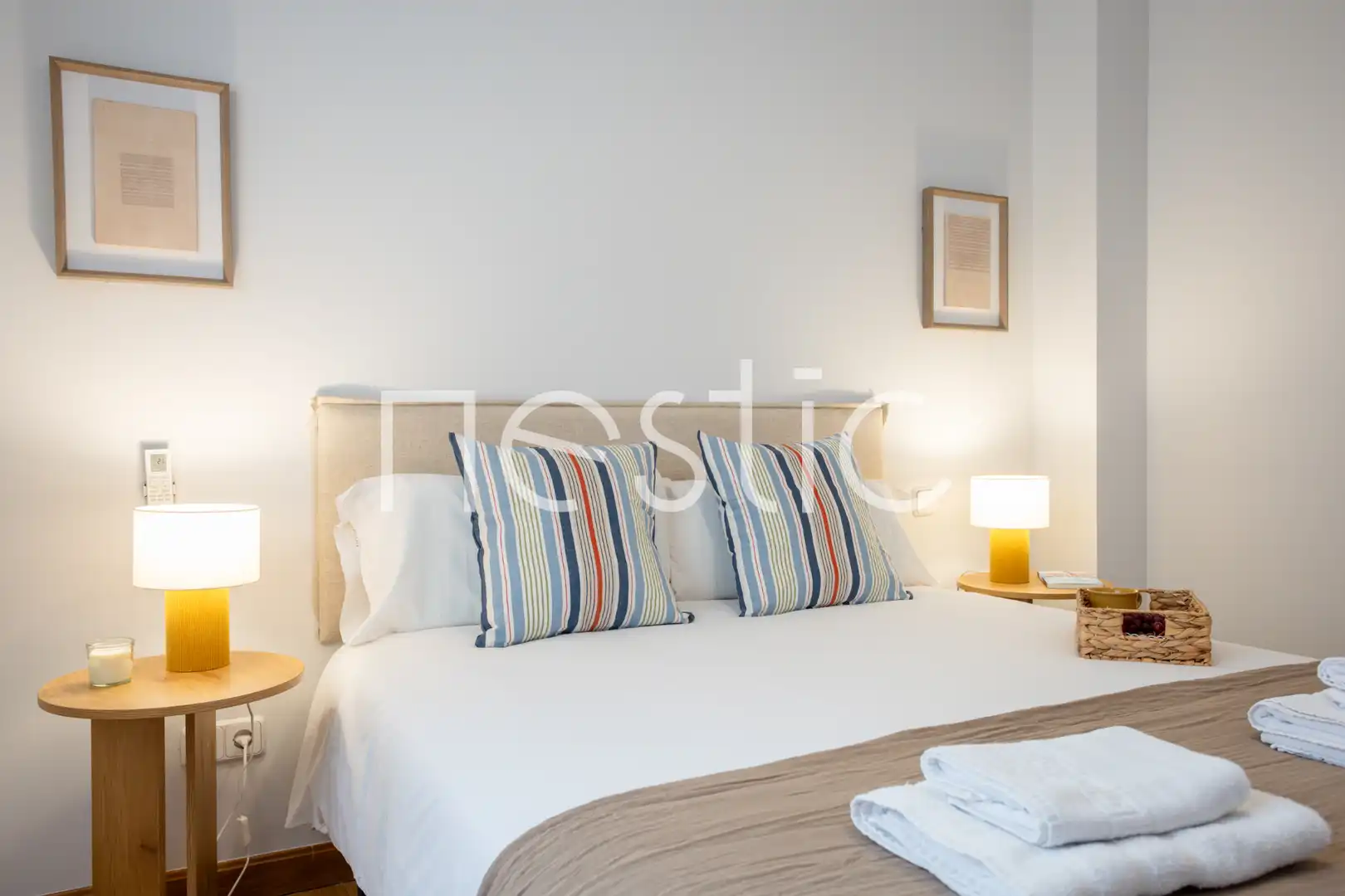 Dormitori de Apartament de lloguer en Madrid amb Aire condicionat, Calefacció i Moblat