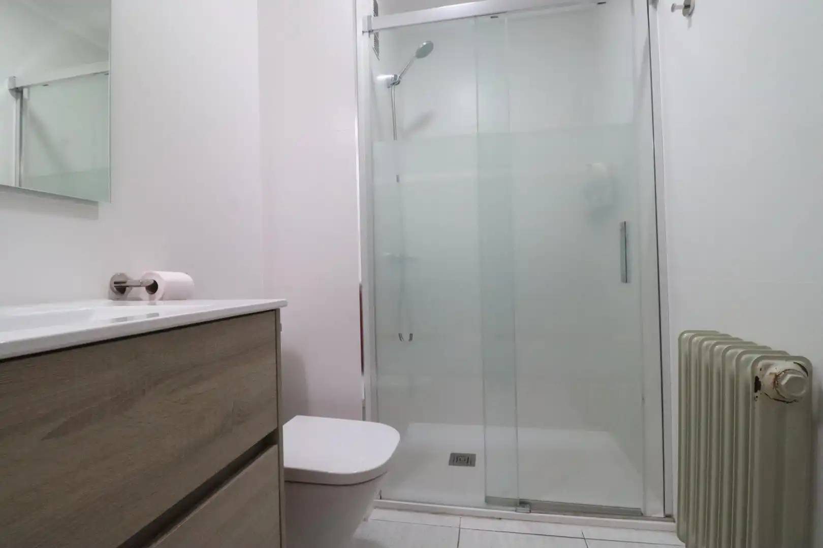 Badezimmer von Erdgeschoss zum Verkauf in Sabadell mit Klimaanlage, Heizung und Terrasse