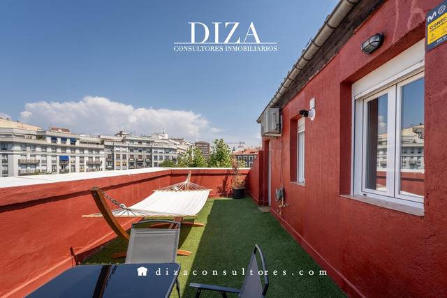 Ático en Alquiler en De Ruiz Giménez en Universidad - Malasaña