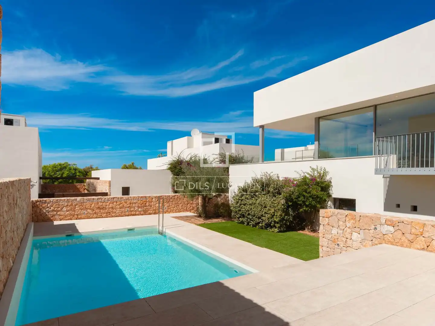 Vista exterior de Casa o xalet en venda en Sant Josep de sa Talaia amb Aire condicionat, Calefacció i Jardí privat