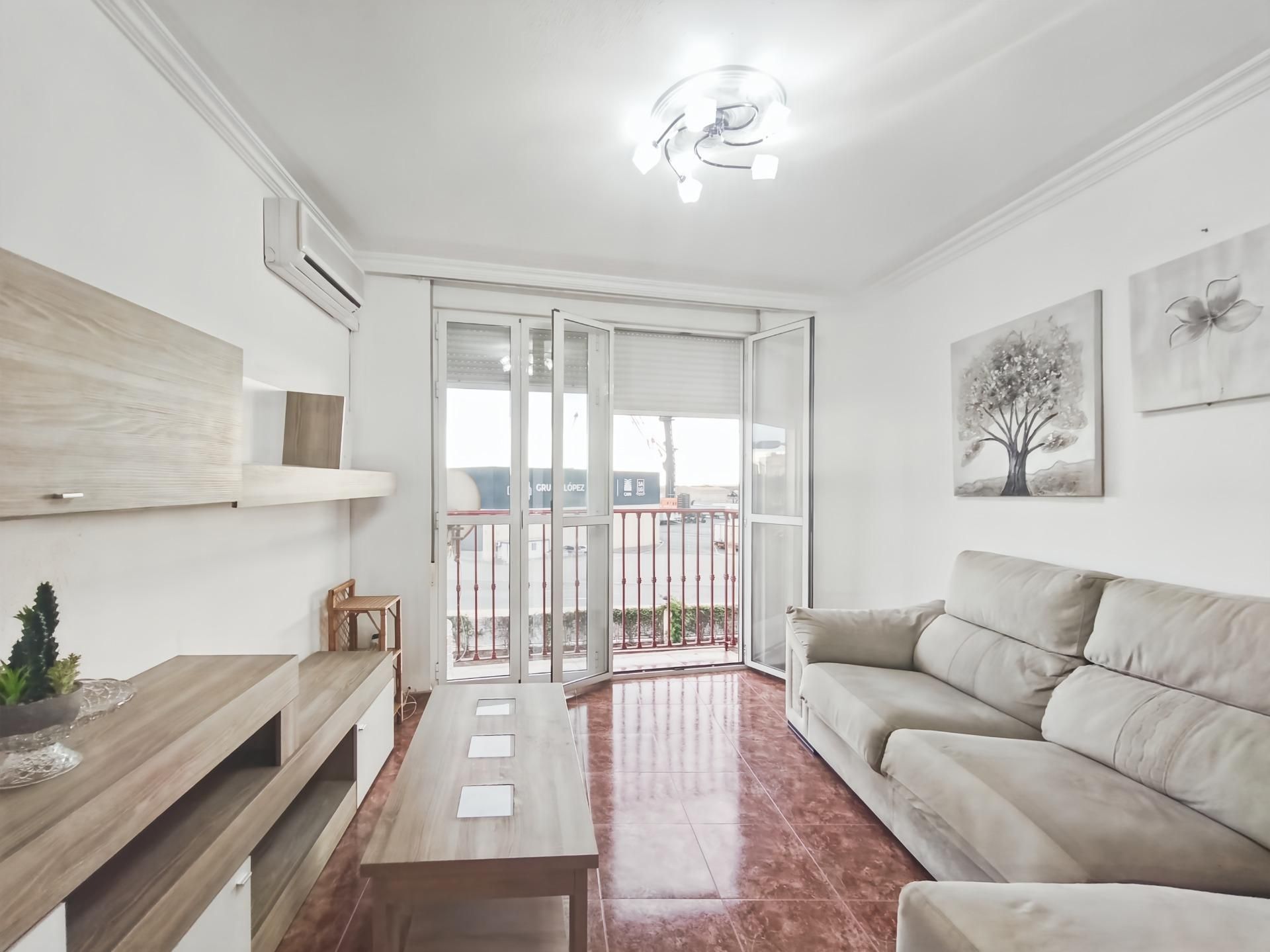 Sala d'estar de Pis en venda en  Almería Capital amb Aire condicionat i Balcó