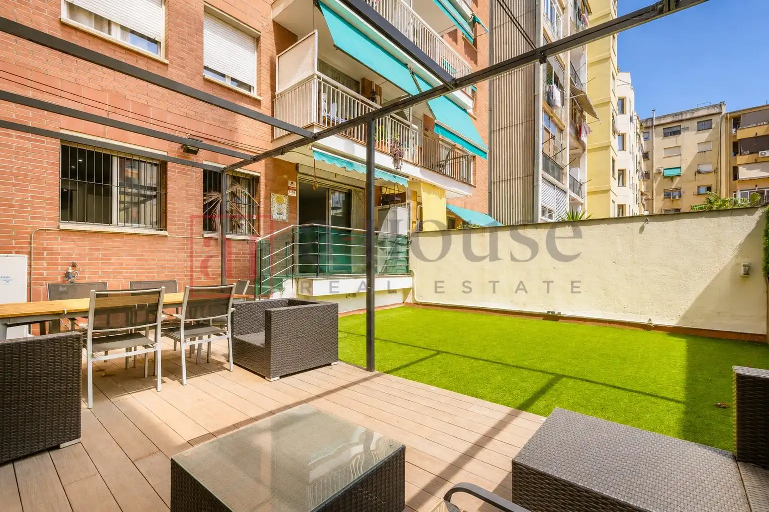 Piso con terraza en venta en Eixample