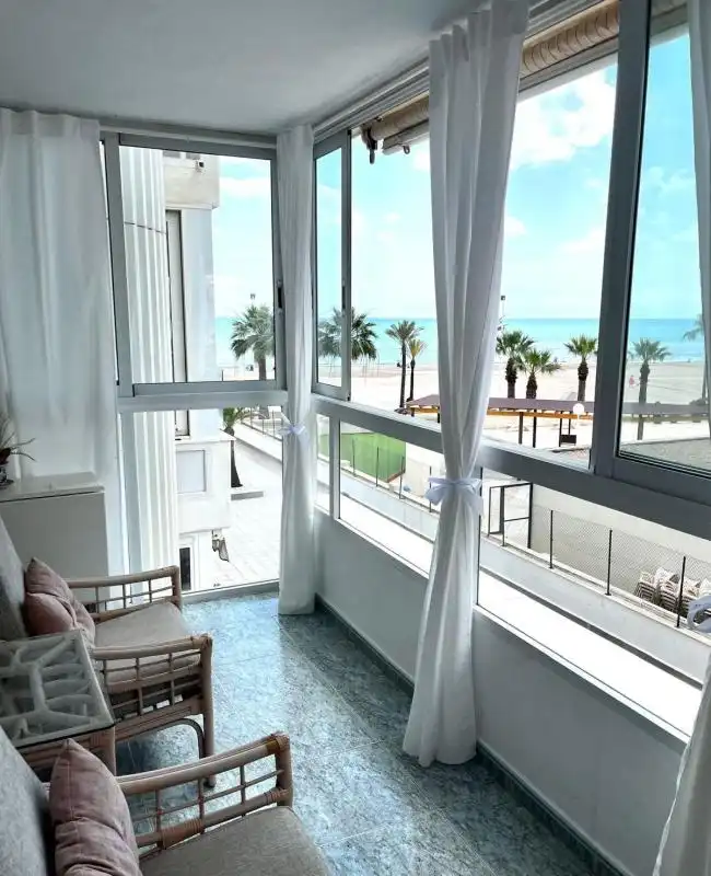 Piso con terraza en venta en Carrer dels Lleons