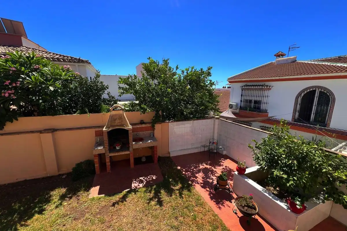 Jardí de Casa o xalet en venda en Benalmádena amb Aire condicionat, Jardí privat i Terrassa