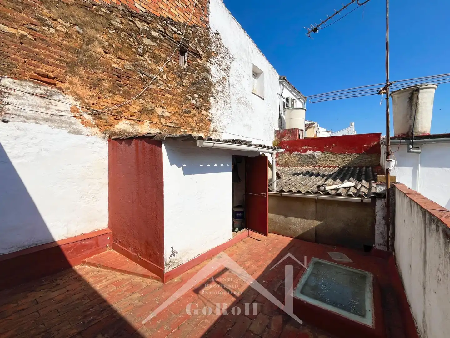 Vista exterior de Casa adosada en venda en Constantina amb Terrassa