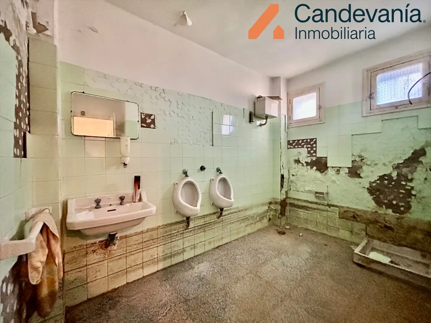 Baño de Nave industrial en venta en Zuera