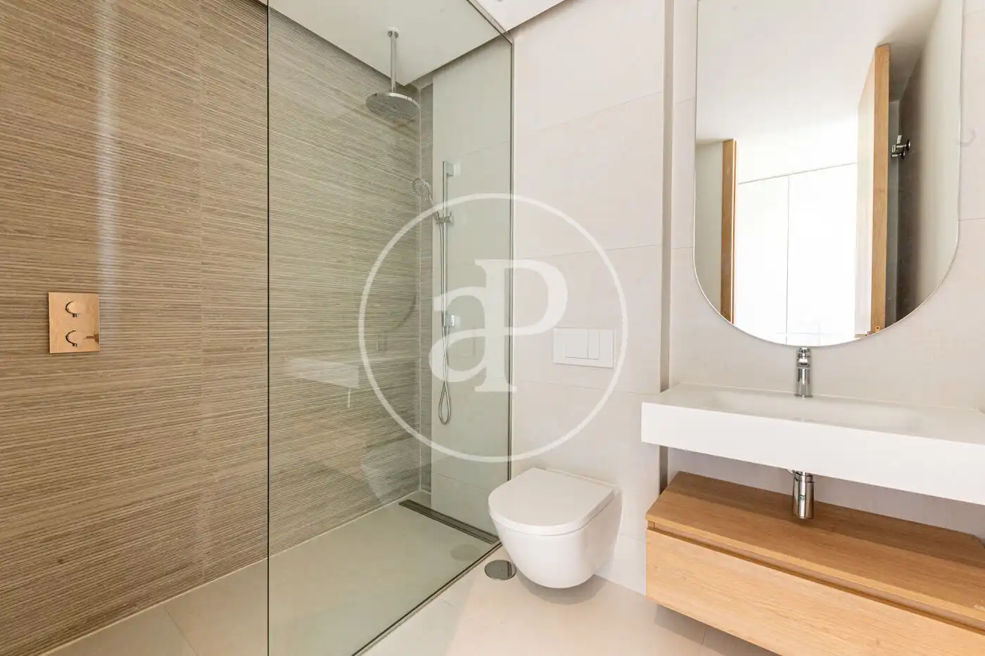 Bathroom of Flat for rent in Pozuelo de Alarcón  with Air Conditioner, Heating and Private garden
