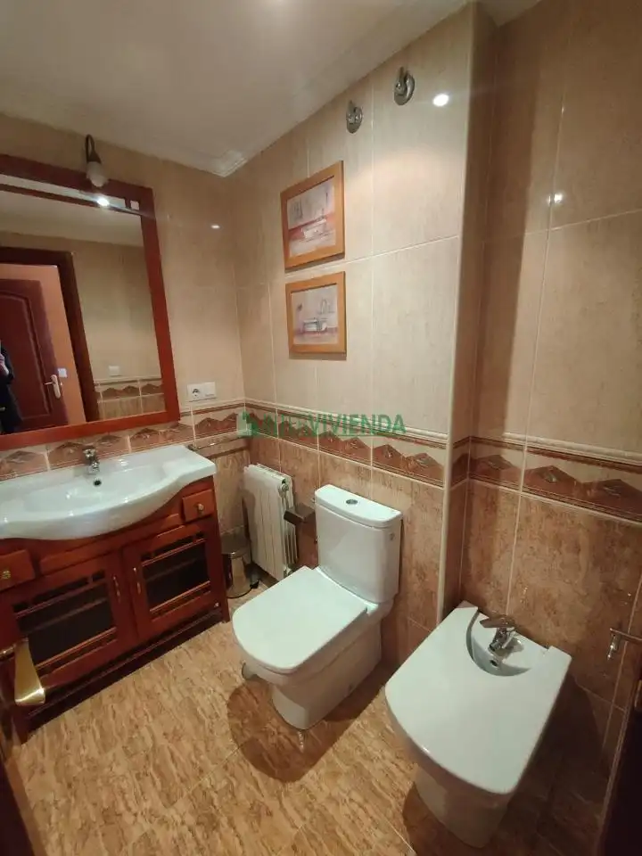 Baño de Piso en venta en Vigo  con Calefacción, Parquet y Trastero