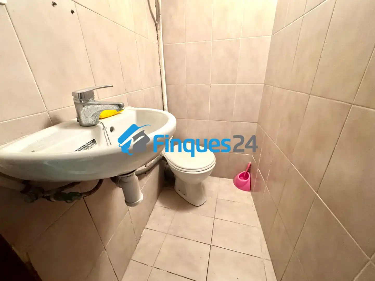 Bathroom of Commercial properties for rent in Berga