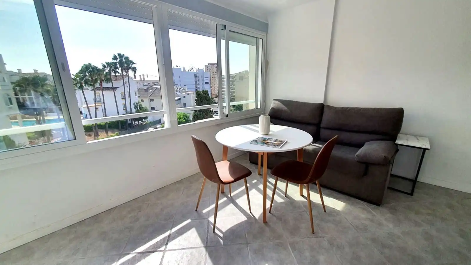 Terraza de Apartamento en venta en Fuengirola con Horno, Lavadora y Microondas