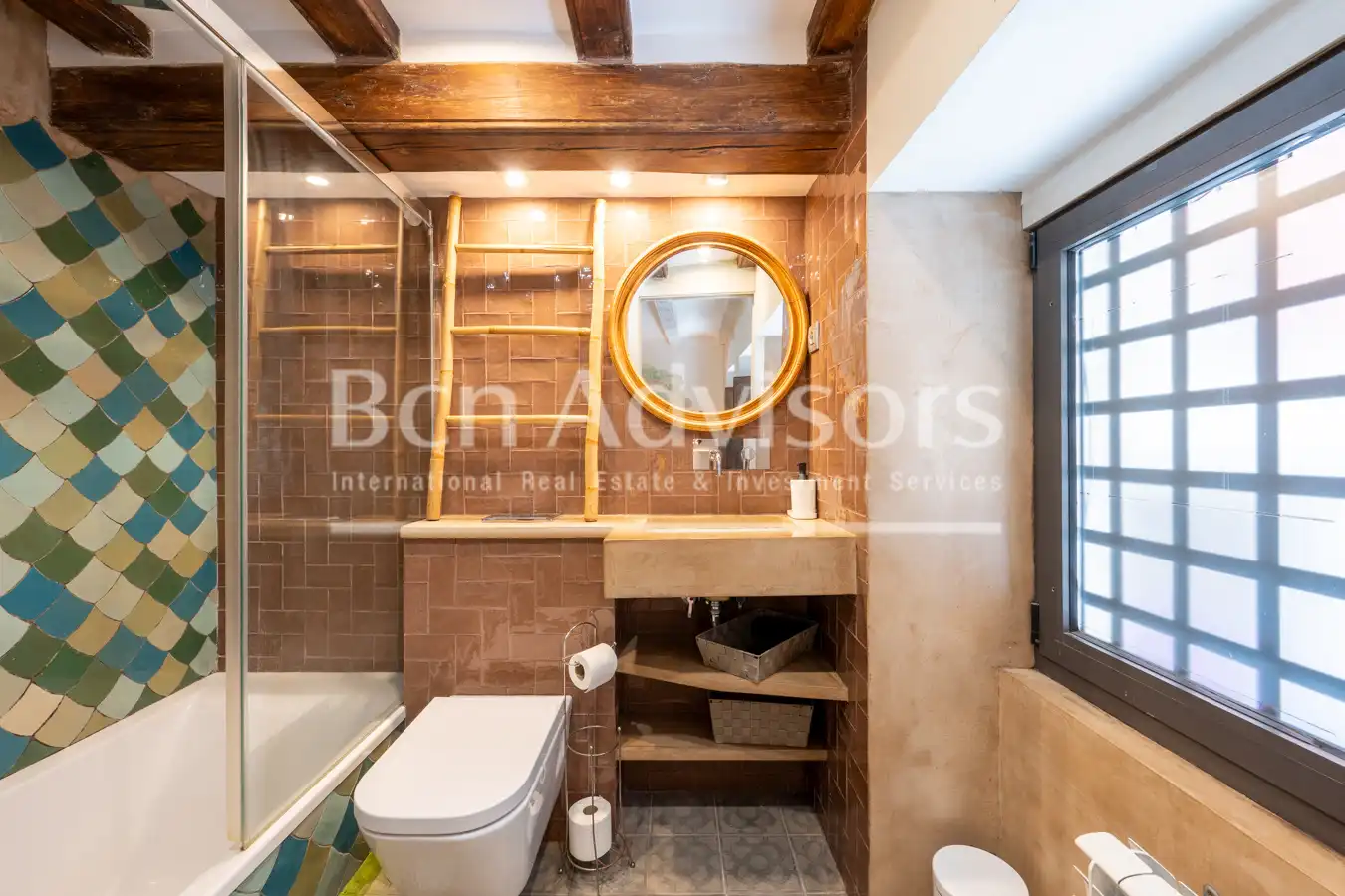 Bathroom of Duplexes for sale in Barcelona  with Air Conditioner, Heating and Parquet flooring
