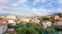 Vista exterior de Casa o xalet en venda en Sant Vicenç Dels Horts amb Terrassa i Balcó