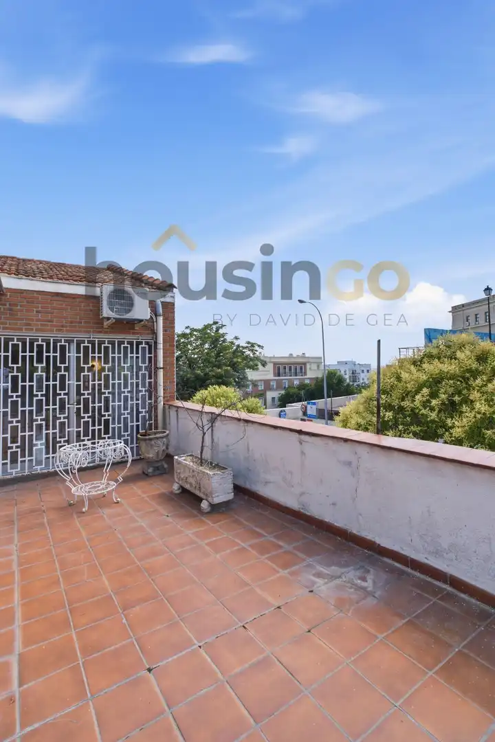 Vista exterior de Casa o xalet en venda en Madrid amb Aire condicionat, Calefacció i Terrassa