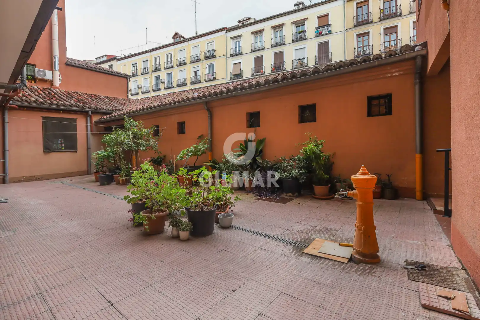 Vista exterior de Piso en venta en Madrid con Calefacción