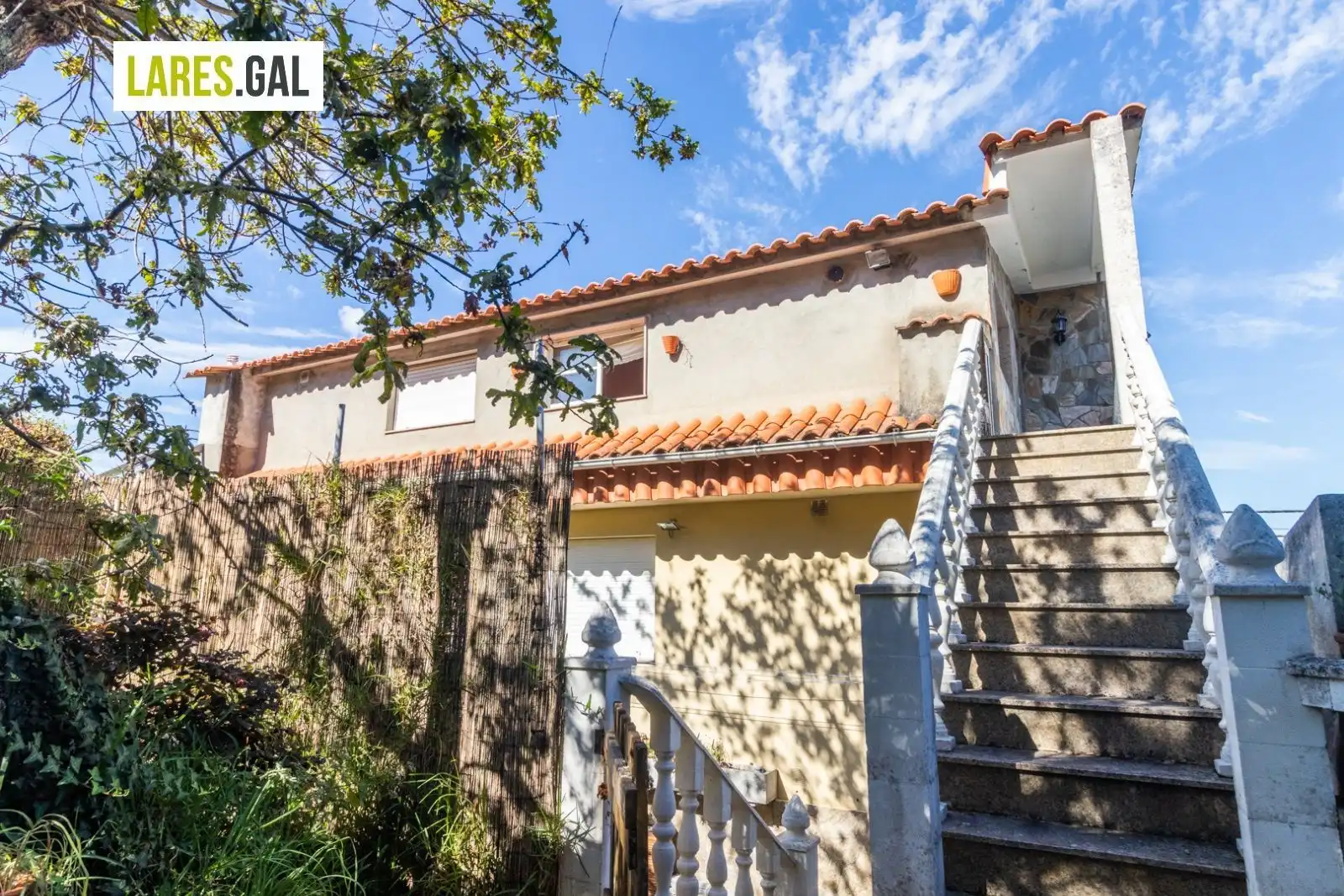 Exterior view of Flat for sale in Cangas   with Private garden, Terrace and Furnished
