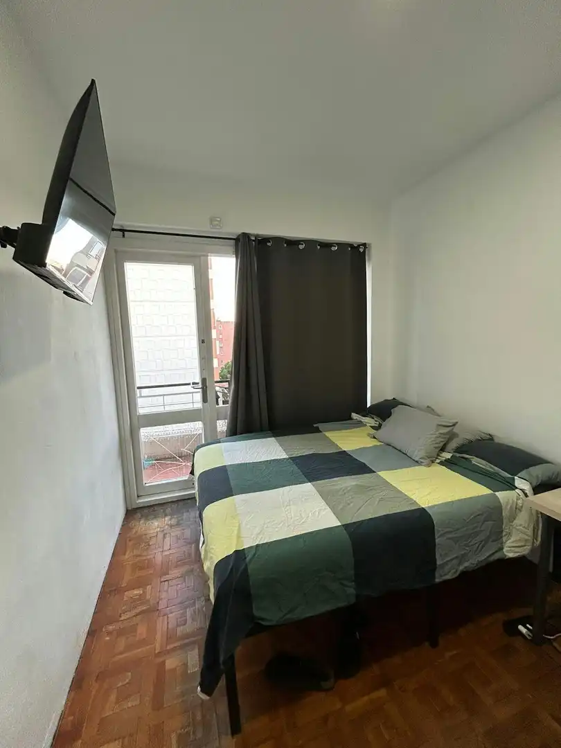 Habitación de Piso para compartir en Barcelona con Calefacción y Lavadora