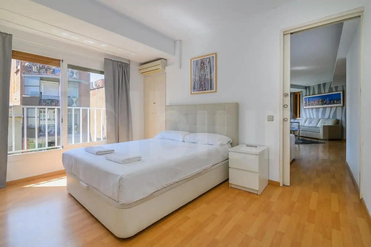 Schlafzimmer von Wohnung zum Verkauf in Barcelona mit Klimaanlage, Parkett und Möbliert