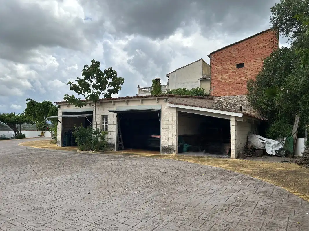 Vista exterior de Casa o xalet en venda en Sempere amb Aire condicionat, Jardí privat i Terrassa