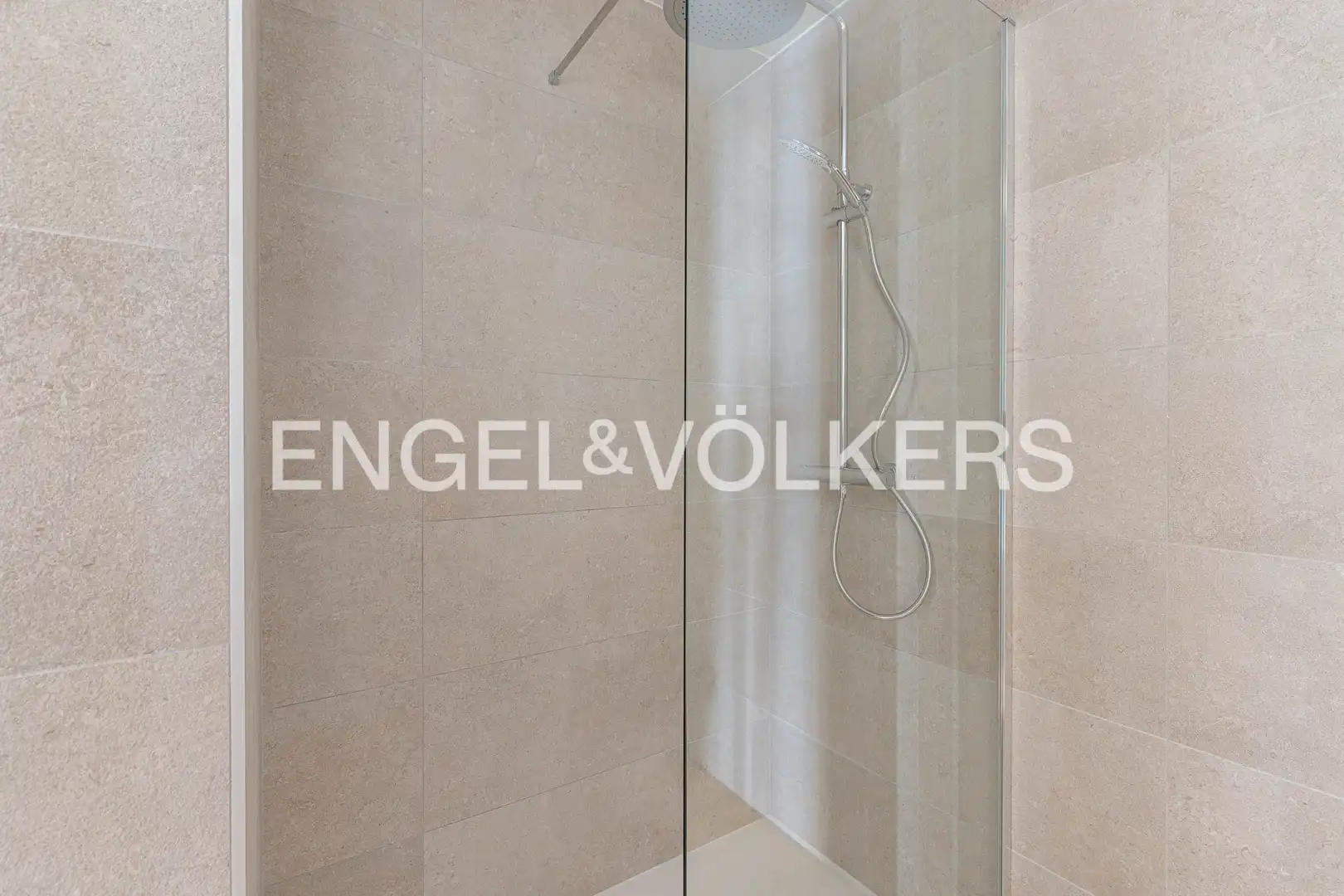 Bathroom of Flat for rent in Madrid  with Air Conditioner, Heating and Swimming Pool