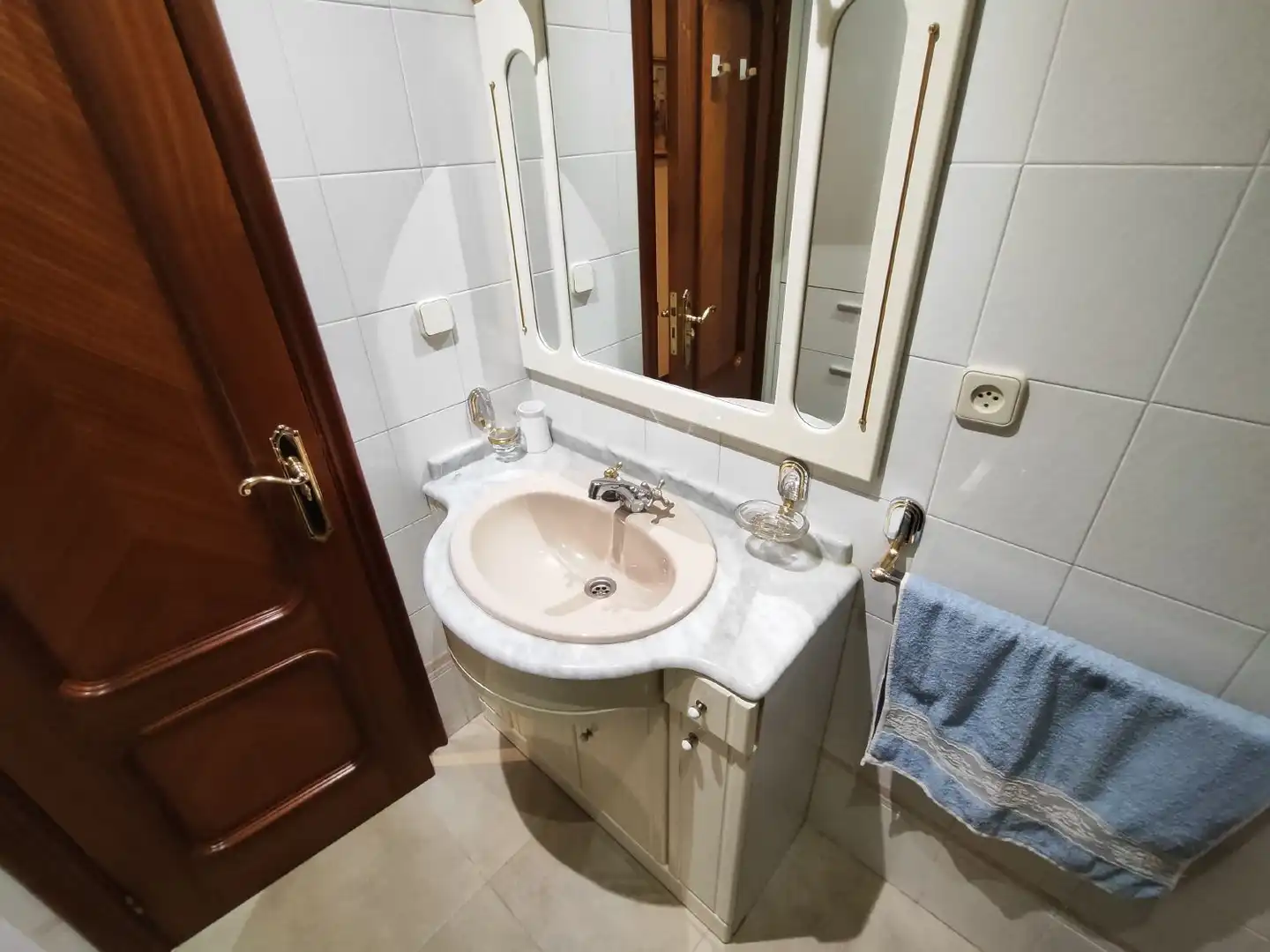 Baño de Piso de alquiler en A Coruña Capital  con Calefacción y Amueblado