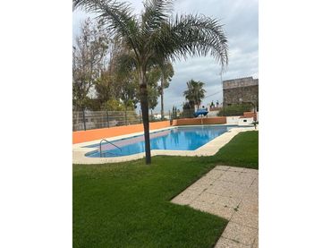 Pis amb piscina en venda a Alcorrín
