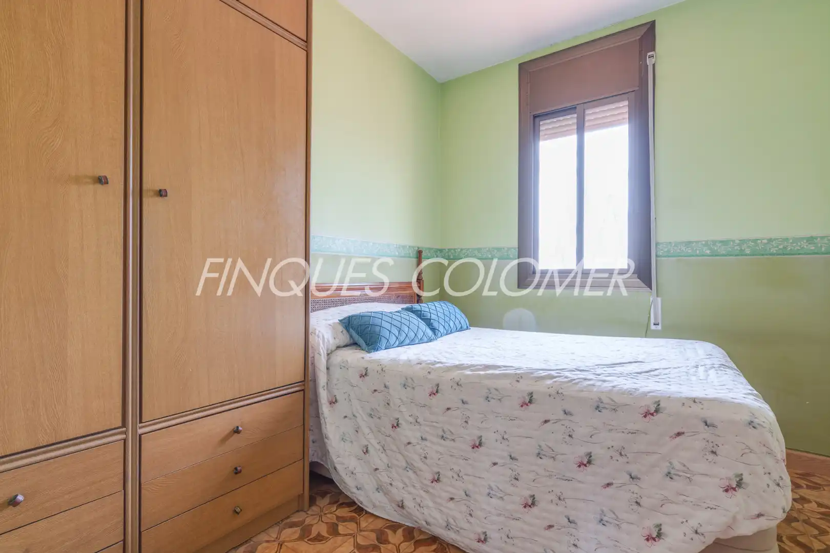 Habitación de Ático en venta en Rubí con Calefacción, Terraza y Horno