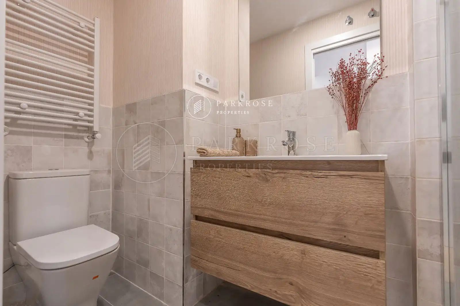 Bathroom of Flat for sale in Madrid  with Air Conditioner, Heating and Terrace