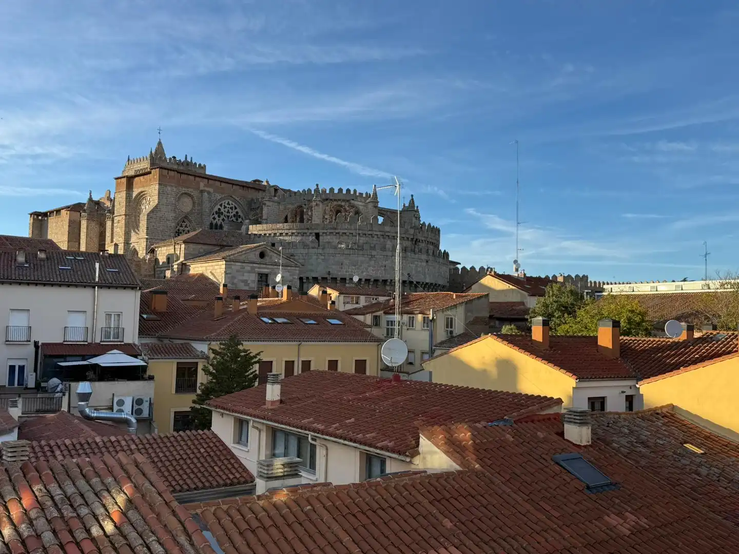 Vista exterior de Edificio en venta en Ávila