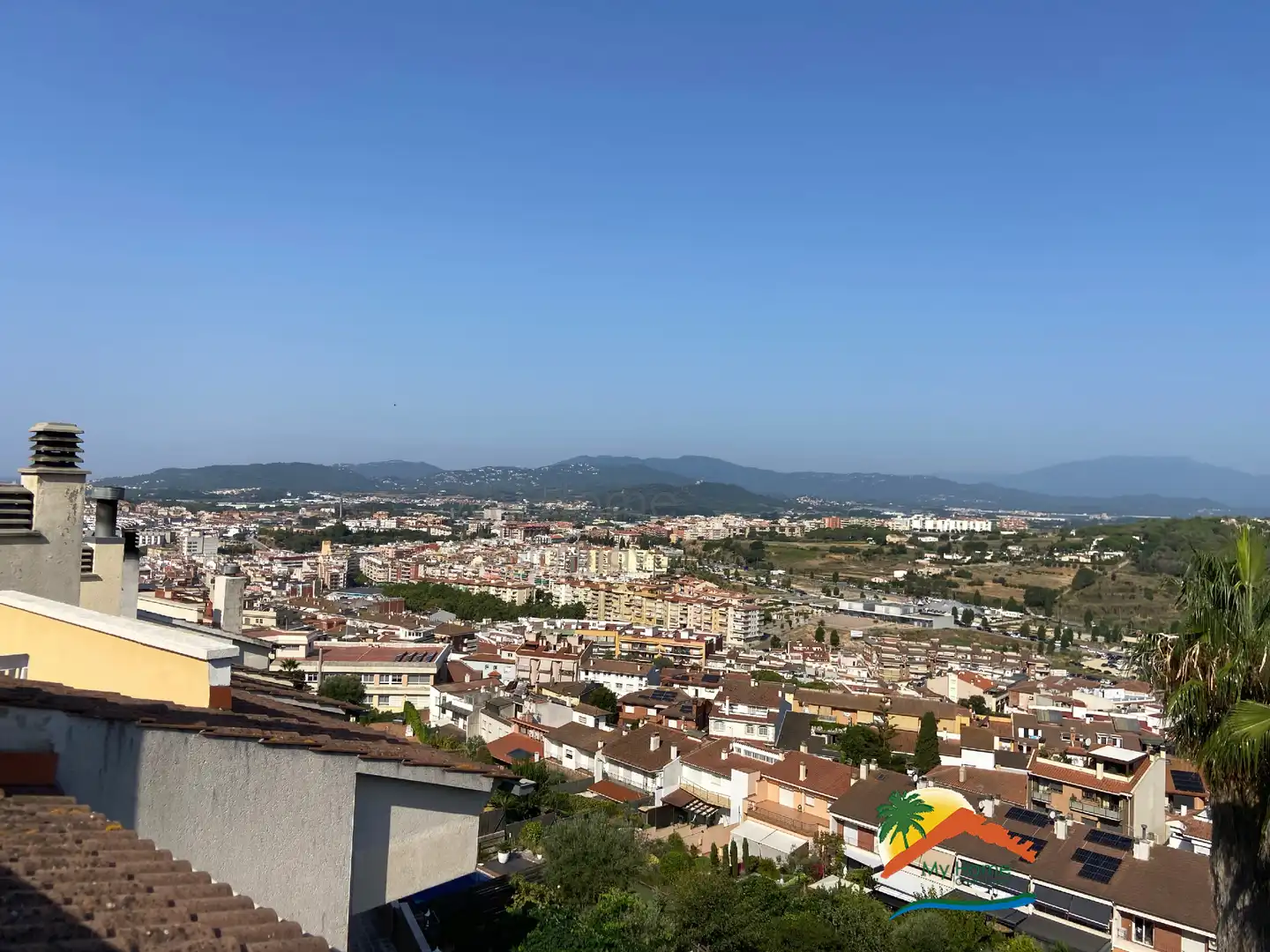 Vista exterior de Casa adosada en venda en Blanes amb Aire condicionat, Calefacció i Jardí privat