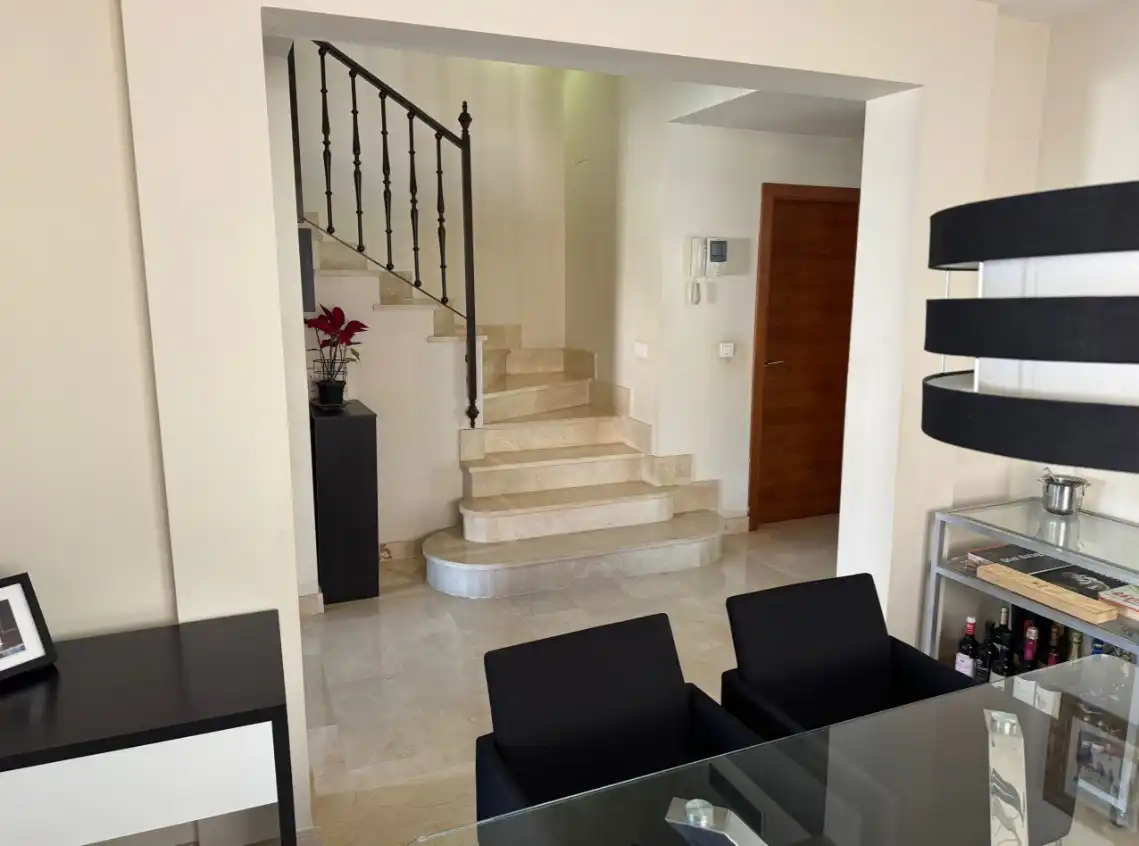 Casa adosada en venda en Estepona amb Aire condicionat, Calefacció i Jardí privat