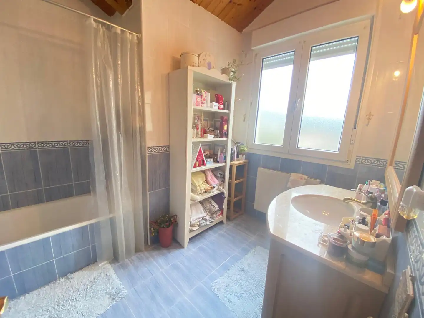 Bathroom of Detached homes for sale in Castro-Urdiales  with Heating, Private garden and Parquet flooring