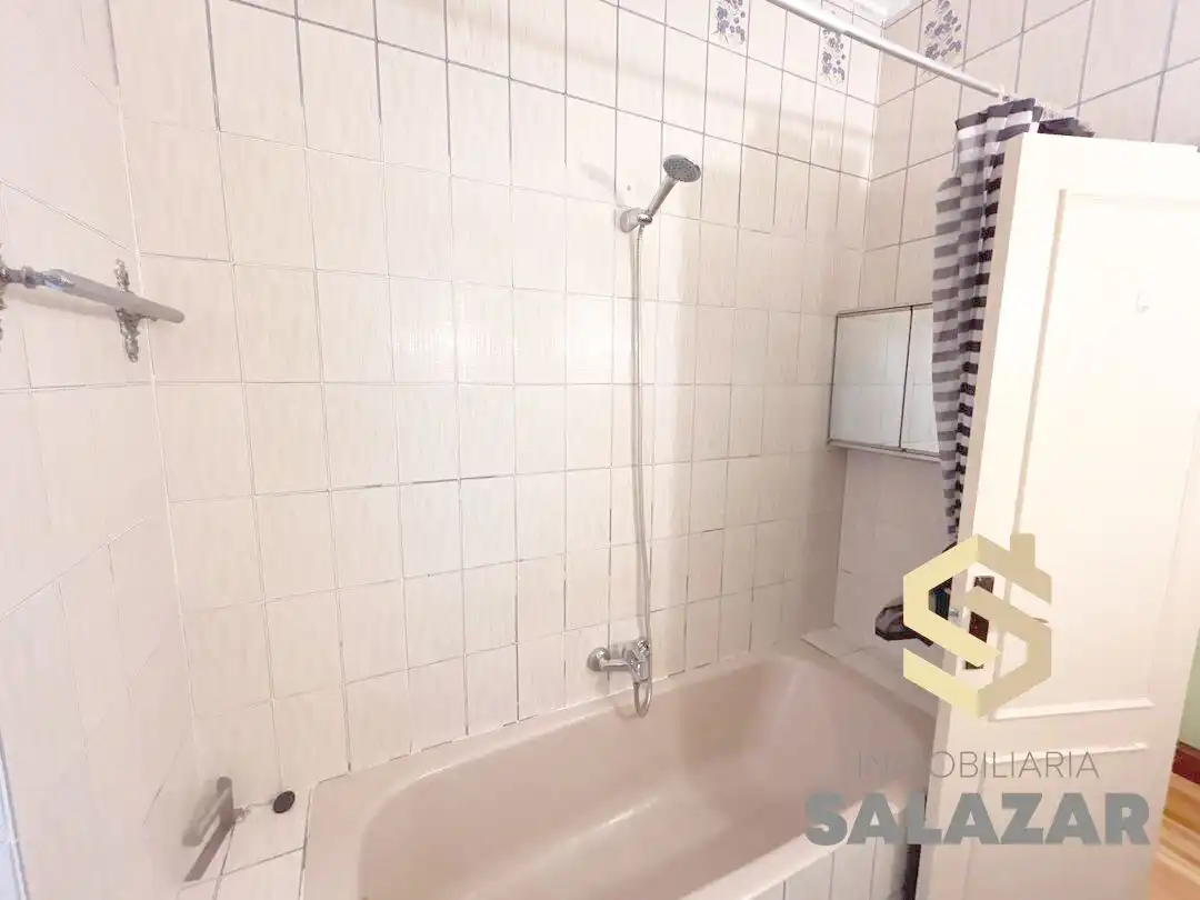 Badezimmer von Wohnung zur Miete in Bilbao  mit Heizung