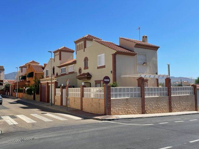 Casa-chalet en Venta en Huércal de Almería