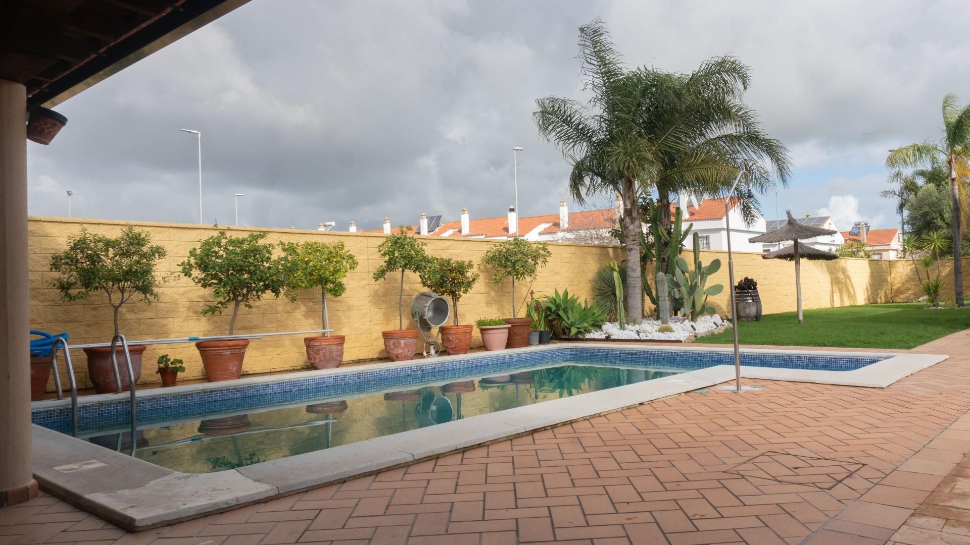Piscina de Casa o xalet en venda en Jerez de la Frontera amb Aire condicionat, Jardí privat i Traster