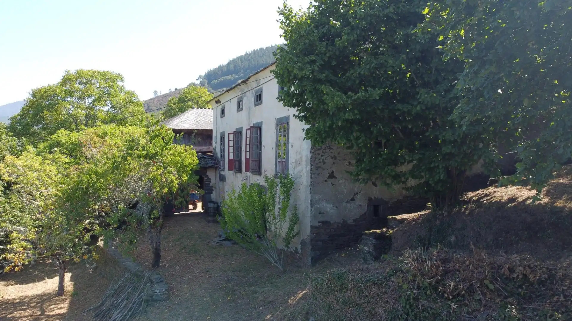 Vista exterior de Casa o xalet en venda en Allande amb Jardí privat i Balcó