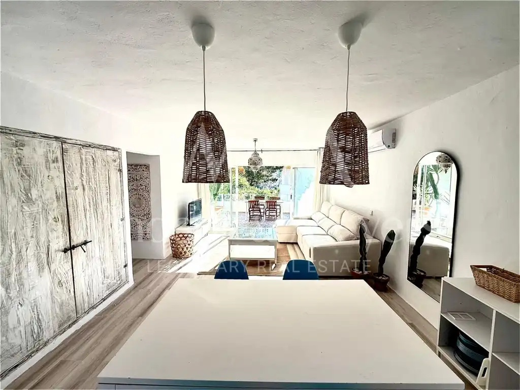 Wohnzimmer von Wohnungen zur Miete in Sant Josep de sa Talaia mit Klimaanlage, Privatgarten und Terrasse