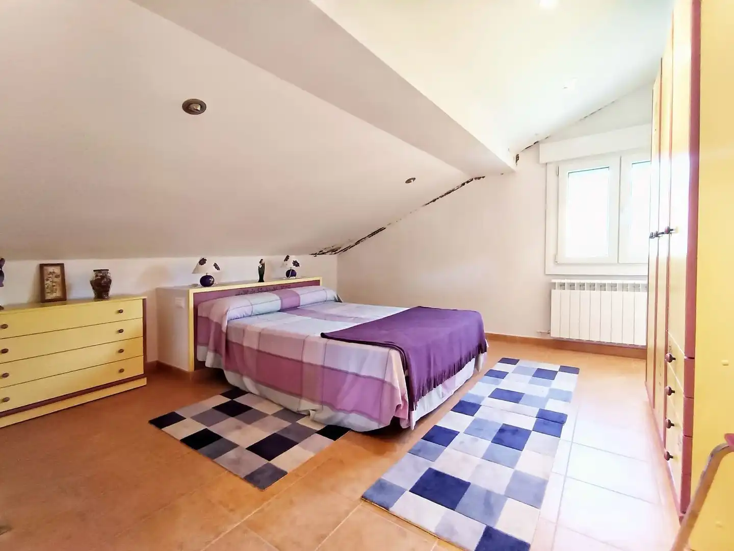 Dormitori de Casa o xalet en venda en Pontevedra Capital  amb Jardí privat, Terrassa i Traster
