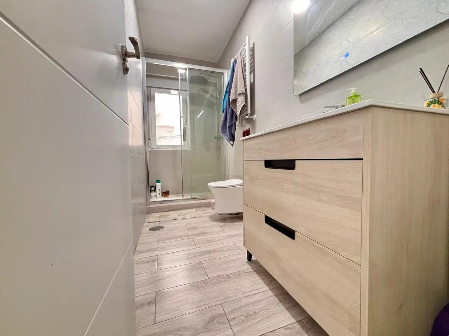 Baño de Piso en venta en Alicante / Alacant con Aire acondicionado, Terraza y Amueblado