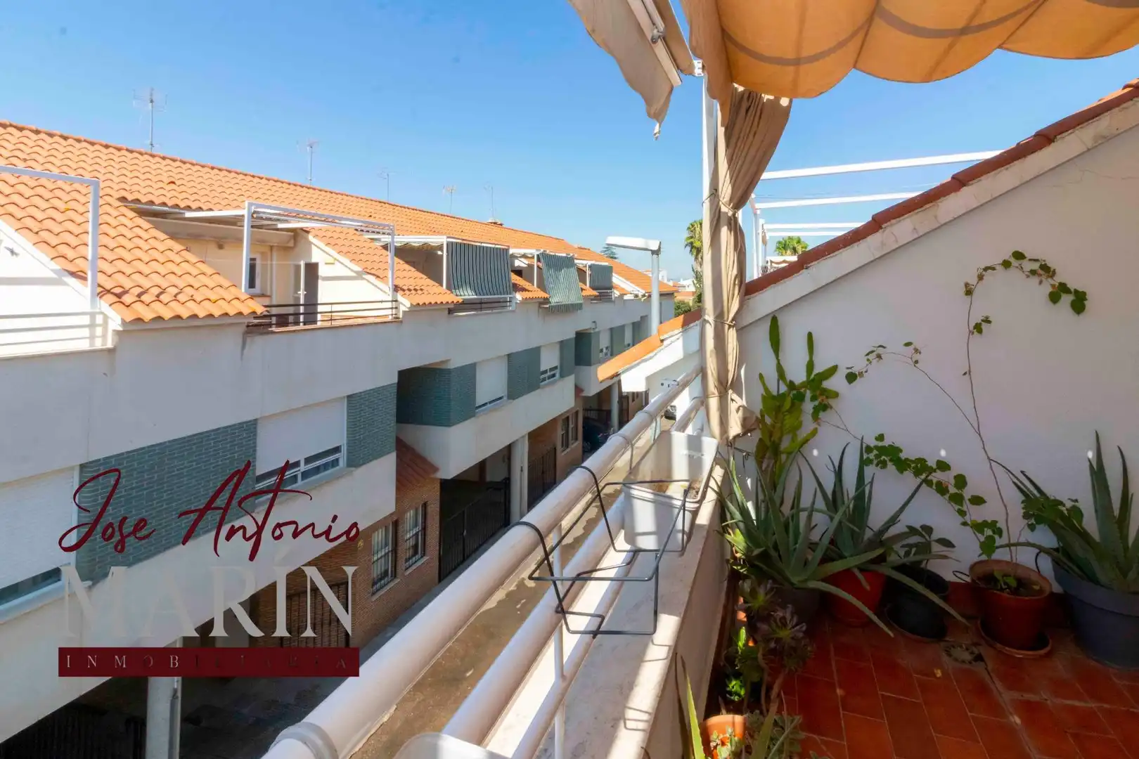 Vista exterior de Casa adosada en venta en Badajoz con Aire acondicionado, Calefacción y Trastero