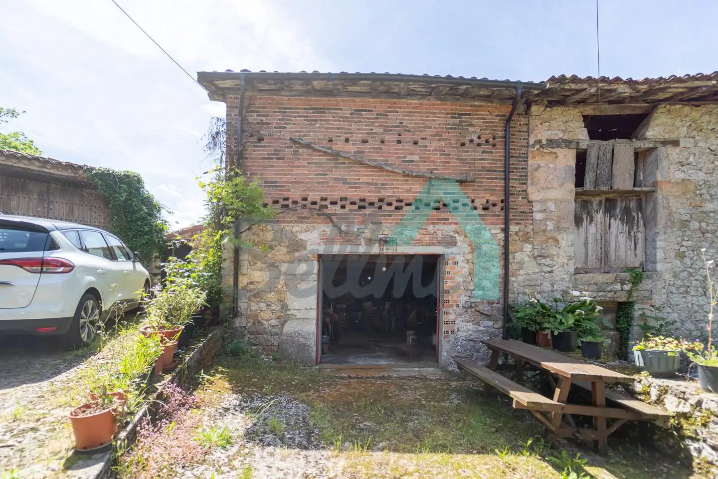 Außenansicht von Einfamilien-Reihenhaus zum Verkauf in Onís mit Heizung, Abstellraum und Balkon