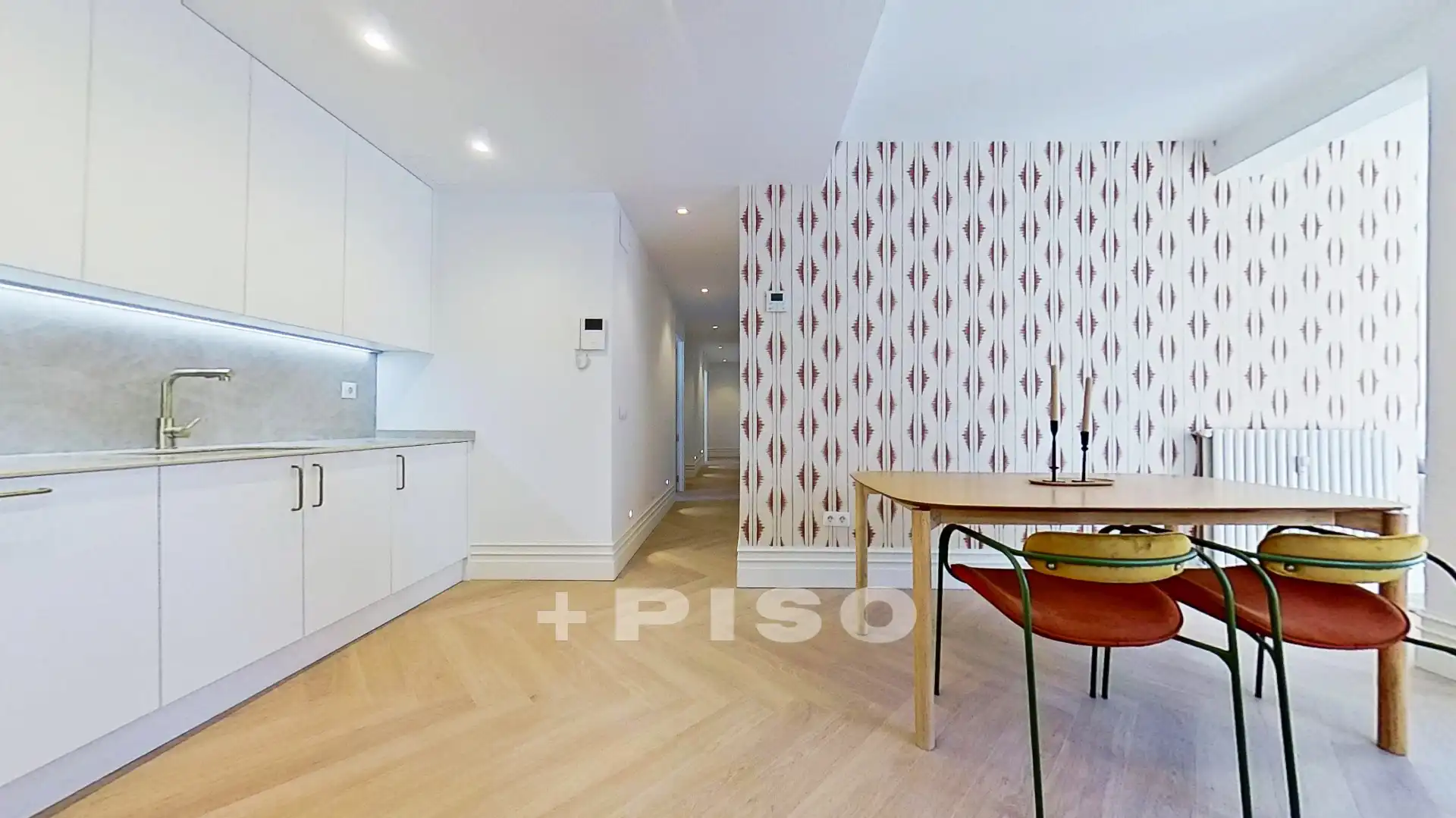 Küche von Dachboden zum Verkauf in Madrid mit Klimaanlage, Terrasse und Möbliert