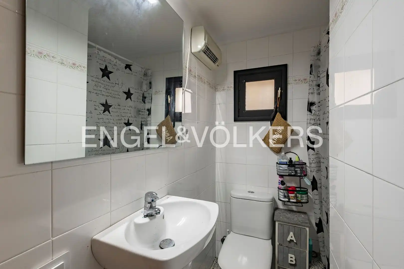 Baño de Casa o chalet en venta en Cervelló con Calefacción, Jardín privado y Terraza
